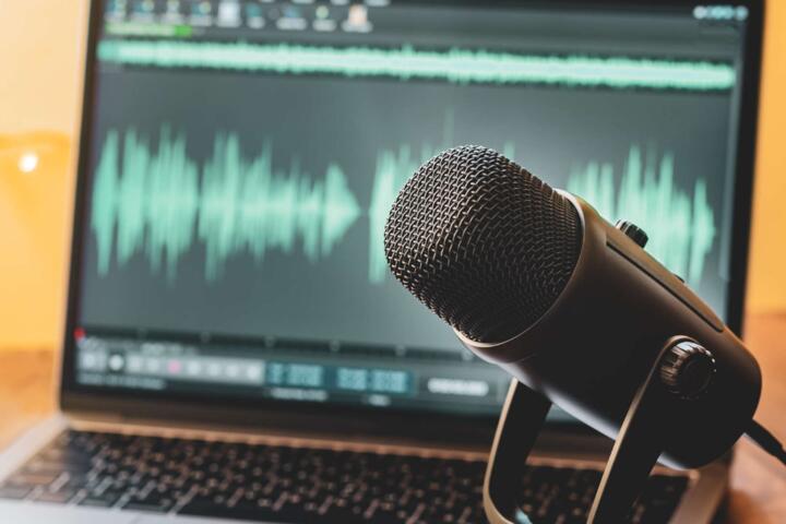Voice-to-Text Workflows: Using AI to Dictate Your Notes and Emails