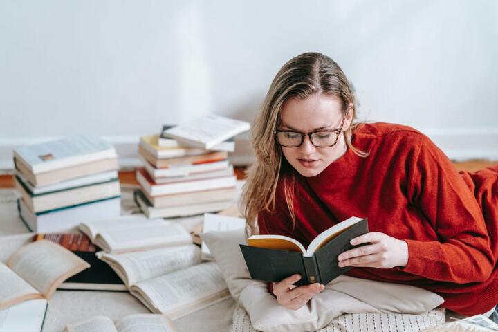 Smart Spending on Productivity Books: 5 Titles That Save You Thousands